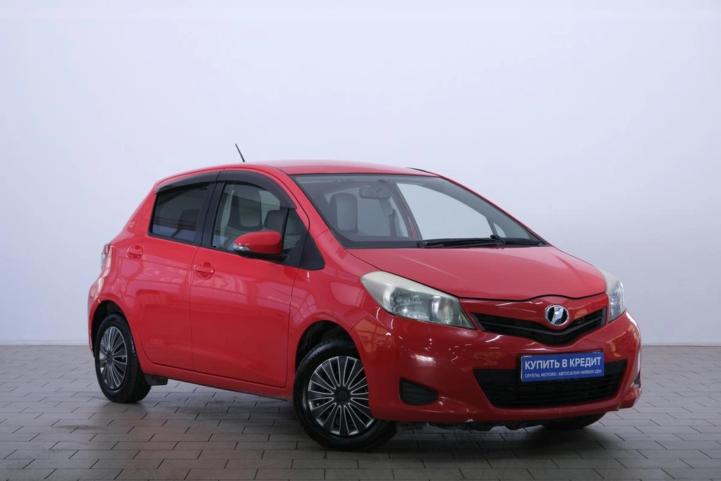 Хетчбэк Toyota Vitz 2011 года, 769000 рублей, Омск