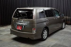Минивэн Toyota Isis 2011 года, 1149000 рублей, Красноярск