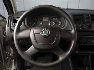 Хетчбэк Skoda Fabia 2010 года, 590000 рублей, Омск