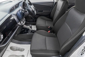 Хетчбэк Toyota Vitz 2019 года, 1489000 рублей, Барнаул