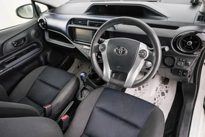 Хетчбэк Toyota Aqua 2016 года, 899000 рублей, Красноярск
