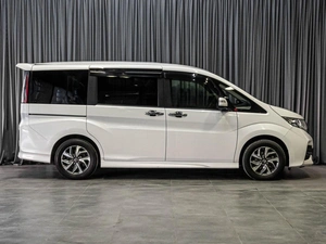 Минивэн Honda Stepwgn Spada 2016 года, 1849000 рублей, Тюмень