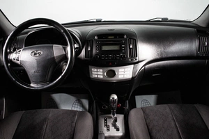 Седан Hyundai Elantra 2011 года, 669000 рублей, Сургут