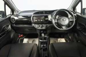 Хетчбэк Toyota Vitz 2019 года, 1249000 рублей, Новосибирск