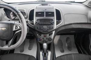 Седан Chevrolet Aveo 2012 года, 599000 рублей, Барнаул