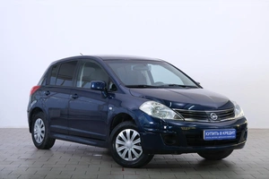 Хетчбэк Nissan Tiida 2010 года, 889000 рублей, Омск