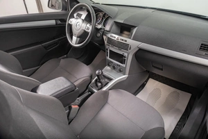 Хетчбэк Opel Astra GTC 2010 года, 559000 рублей, Томск