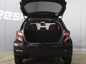 Хетчбэк Toyota Vitz 2016 года, 990000 рублей, Омск