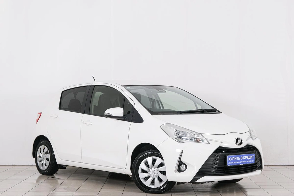 Хетчбэк Toyota Vitz 2019 года, 949000 рублей, Красноярск