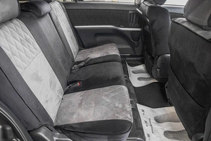 Минивэн Toyota Isis 2012 года, 1399000 рублей, Барнаул