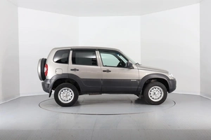 Внедорожник Chevrolet Niva 2017 года, 760000 рублей, Брянск