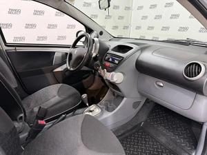 Хетчбэк Peugeot 107 2011 года, 435000 рублей, Красноярск