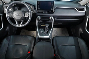 Внедорожник Toyota RAV4 2020 года, 4119000 рублей, Тюмень