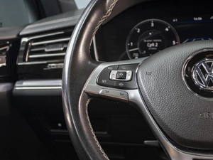 Внедорожник Volkswagen Touareg 2019 года, 4130000 рублей, Омск