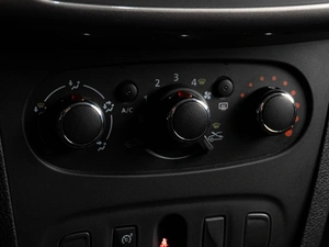 Хетчбэк Renault Sandero 2017 года, 879000 рублей, Тюмень