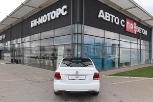 Седан Volkswagen Polo 2016 года, 1300000 рублей, Мирное