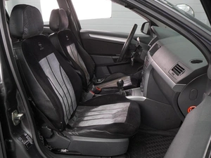 Седан Opel Astra 2011 года, 699000 рублей, Воронеж