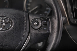 Внедорожник Toyota RAV4 2015 года, 2299000 рублей, Томск
