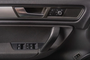 Внедорожник Volkswagen Touareg 2012 года, 2459000 рублей, Томск