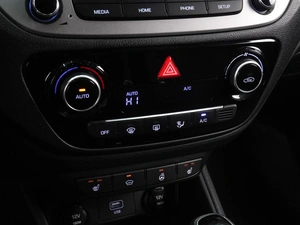 Седан Hyundai Solaris 2019 года, 1424000 рублей, Воронеж