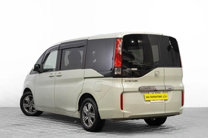 Минивэн Honda Stepwgn 2015 года, 1939000 рублей, Барнаул