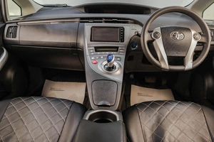 Лифтбек Toyota Prius 2015 года, 1539000 рублей, Челябинск