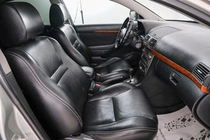 Седан Toyota Avensis 2008 года, 949000 рублей, Красноярск