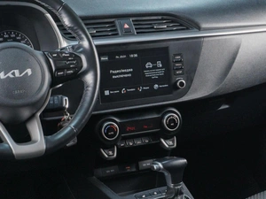 Седан Kia Rio 2022 года, 1849000 рублей, Сургут