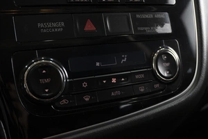 Внедорожник Mitsubishi Outlander 2015 года, 2330000 рублей, Омск