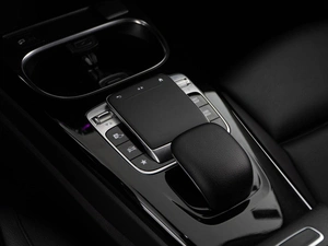 Хетчбэк Mercedes-benz A-класс 2018 года, 2248050 рублей, Москва