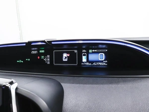 Лифтбек Toyota Prius 2017 года, 2080000 рублей, Красноярск
