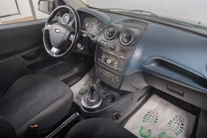 Хетчбэк Ford Fiesta 2006 года, 379000 рублей, Томск
