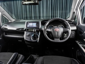 Минивэн Toyota Wish 2011 года, 1049000 рублей, Тюмень