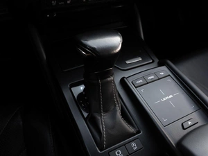 Седан Lexus ES 2019 года, 3399000 рублей, Саратов