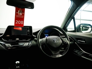 Внедорожник Toyota C-HR 2017 года, 1900000 рублей, Красноярск