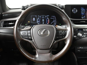 Седан Lexus ES 2021 года, 3890000 рублей, Казань