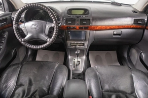 Седан Toyota Avensis 2004 года, 839000 рублей, Томск