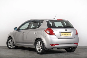 Хетчбэк Kia Ceed 2012 года, 799000 рублей, Томск