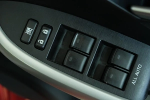 Лифтбек Toyota Prius 2013 года, 1239000 рублей, Омск