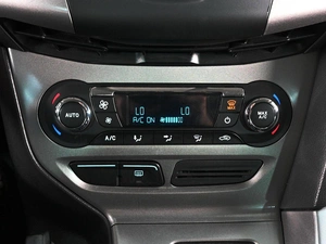 Седан Ford Focus 2013 года, 860000 рублей, Аксай