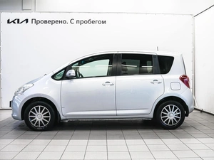 Хетчбэк Toyota Ractis 2010 года, 769000 рублей, Красноярск