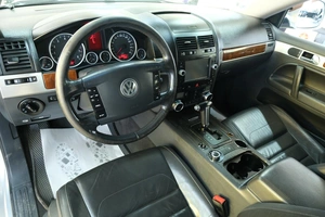 Внедорожник Volkswagen Touareg 2008 года, 1089000 рублей, Омск