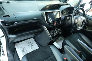 Минивэн Toyota Esquire 2019 года, 2499000 рублей, Омск