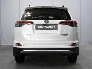 Внедорожник Toyota RAV4 2015 года, 2850000 рублей, Омск