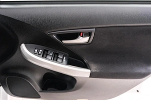 Лифтбек Toyota Prius 2012 года, 1199000 рублей, Красноярск