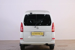 Минивэн Nissan Serena 2002 года, 689000 рублей, Омск