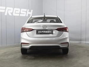 Седан Hyundai Solaris 2019 года, 1330000 рублей, Омск