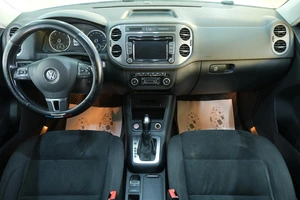 Внедорожник Volkswagen Tiguan 2012 года, 1319000 рублей, Омск