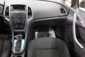 Хетчбэк Opel Astra 2014 года, 669000 рублей, Омск