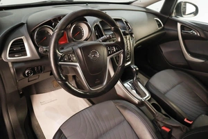 Хетчбэк Opel Astra 2013 года, 699000 рублей, Челябинск